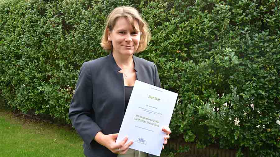 Monika Riekhof ist jetzt zertifizierte Bildungsreferentin für nachhaltige Entwicklung